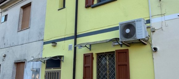 4 rooms House in Argenta, Italy No. 100871 3