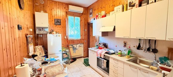 4 rooms House in Argenta, Italy No. 100871 8