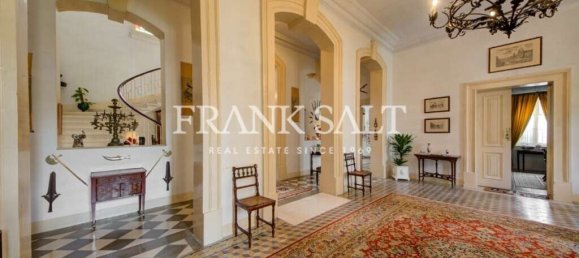 4 غرف نوم فندق في Tarxien, Malta رقم 2711 4