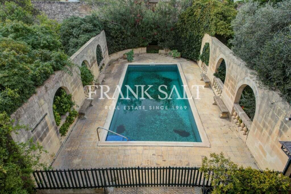 4 غرف نوم فندق في Tarxien, Malta رقم 2711