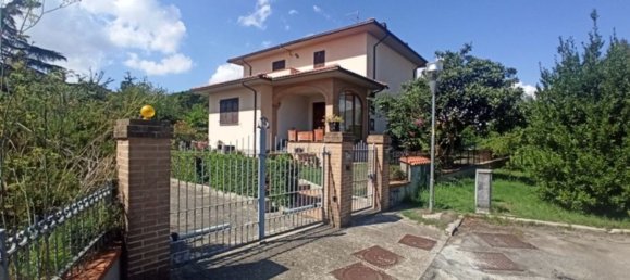 5 rooms Villa in Castiglione del Lago, Italy No. 103509 2