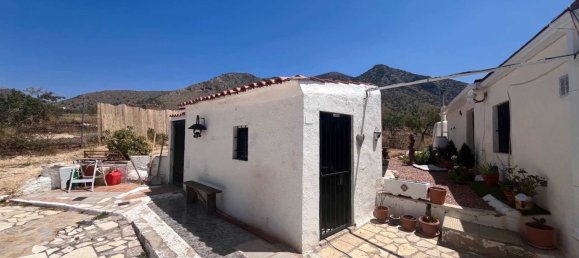 3 bedrooms Villa in Alicante, Spain No. 138162 2