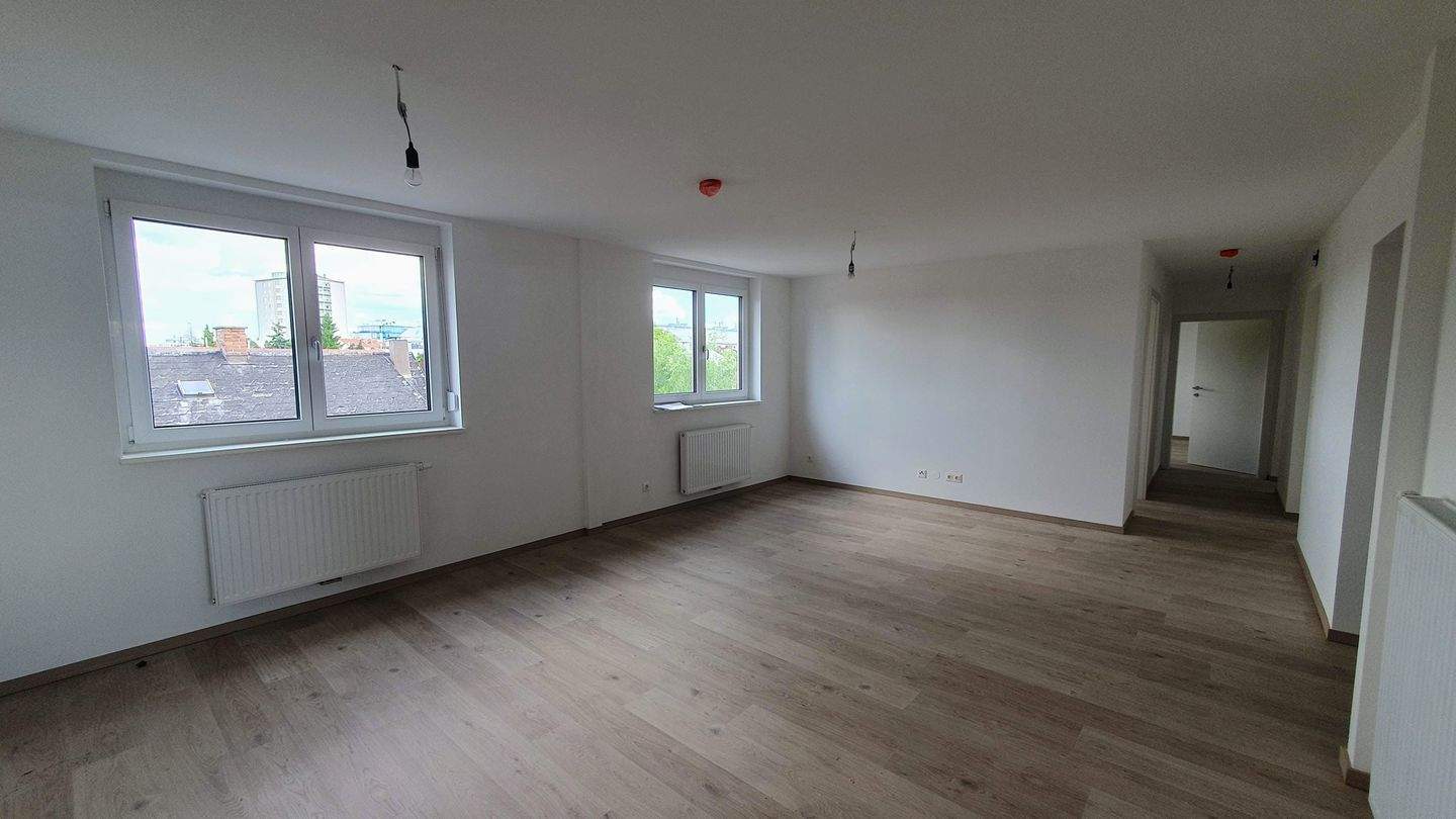 Квартира с 4 комнатами в Винер Нойштадт, Австрия № 177166