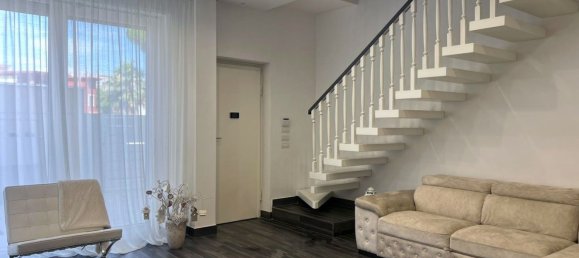 4 bedrooms Villa in Volla, Italy No. 326315 10