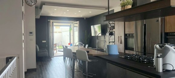 4 bedrooms Villa in Volla, Italy No. 326315 2