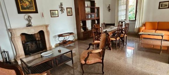 8 rooms Villa in Carrara, Italy No. 111844 4