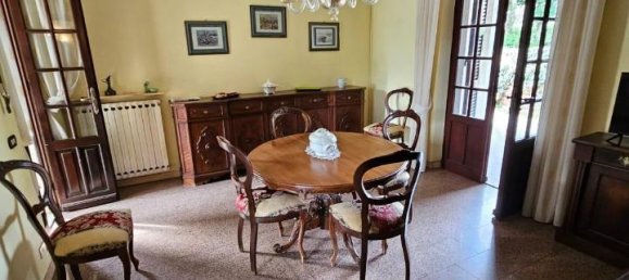 8 rooms Villa in Carrara, Italy No. 111844 2