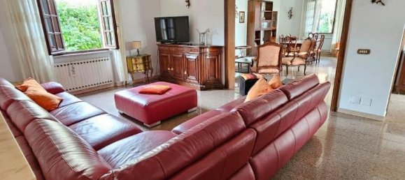 8 rooms Villa in Carrara, Italy No. 111844 7