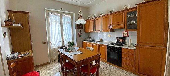2 bedrooms Apartment in Cecina, Italy No. 114051 3