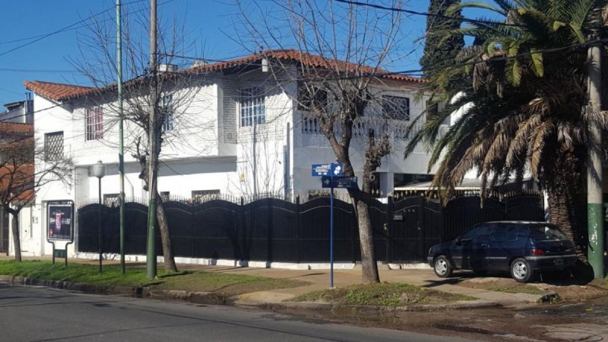 Дом с 6 спальнями в Ломас-де-Самора, Аргентина № 60597