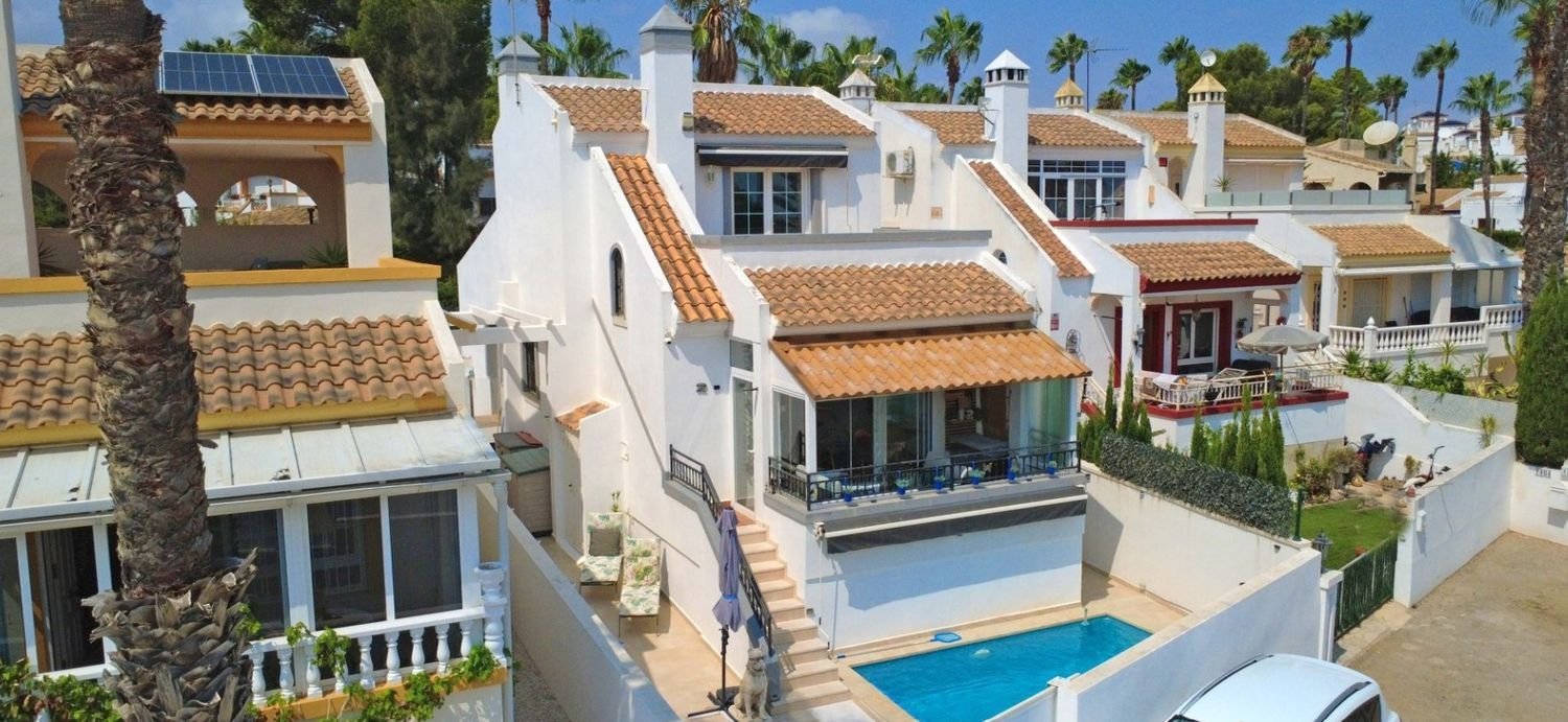 2 bedrooms House in Alicante, Spain No. 234125