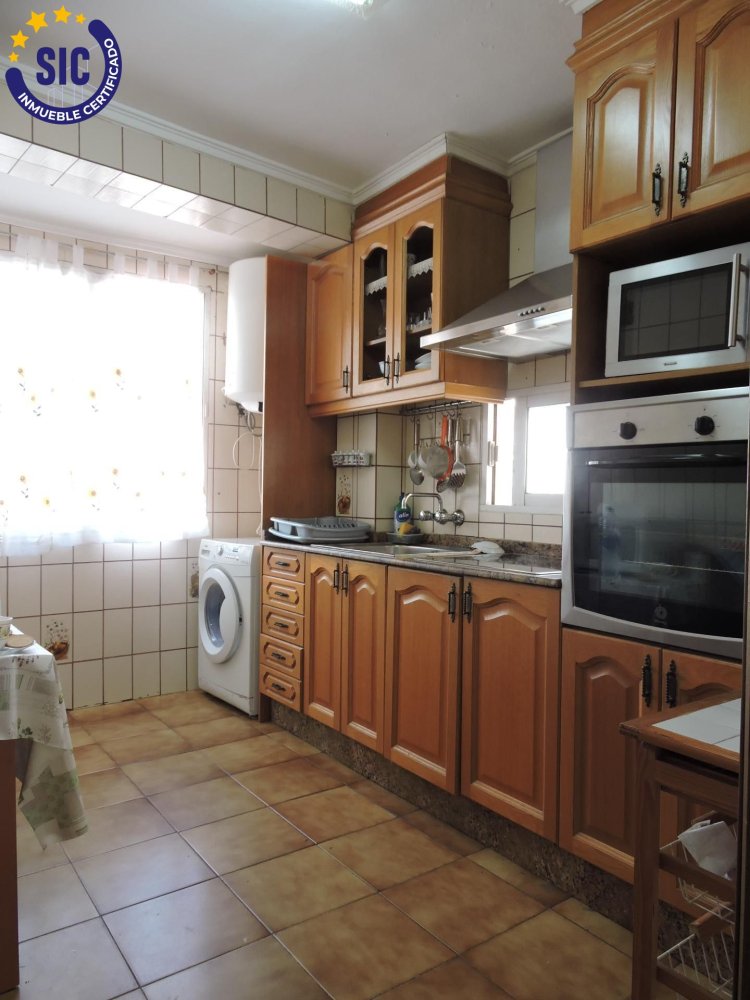 4 bedrooms Apartment in Valencia, Spain No. 242038