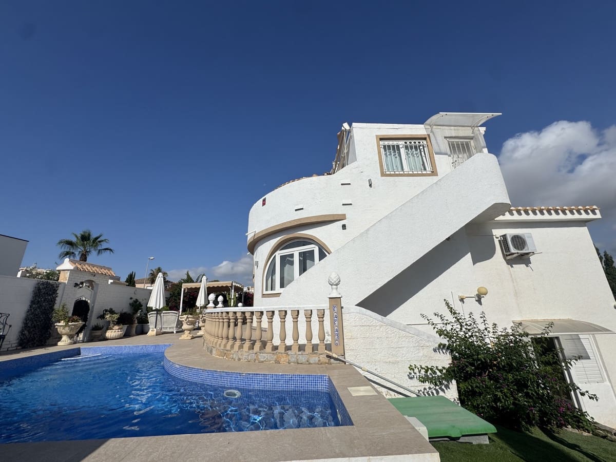 Casa de 4 dormitorios en La Zenia, Spain No. 280508