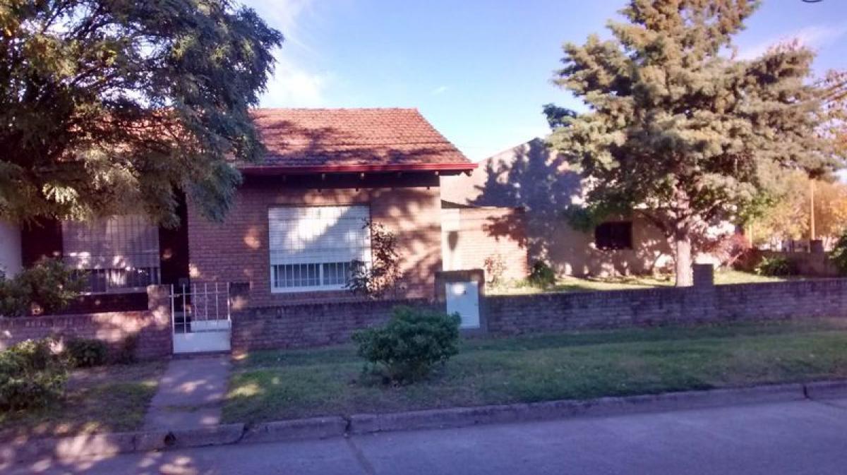 Casa de 2 dormitorios en Buenos Aires, Argentina No. 93133