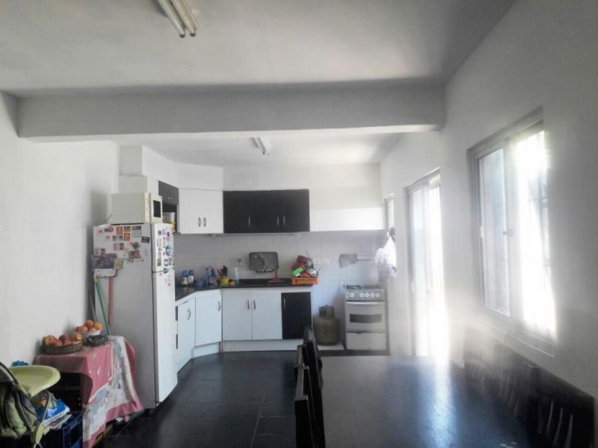 Casa de 3 dormitorios en Montevideo, Uruguay No. 8895