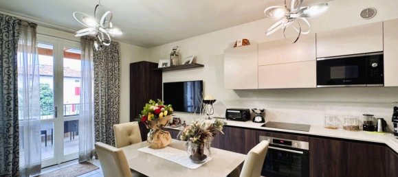 3غرفة شقة في Desenzano del Garda, Italy رقم 151668 8