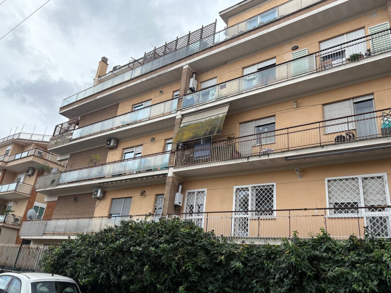 6 rooms Apartment in Rome, Italy No. 44847