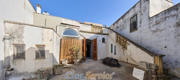 6 rooms House in Tuglie, Italy No. 230589 5