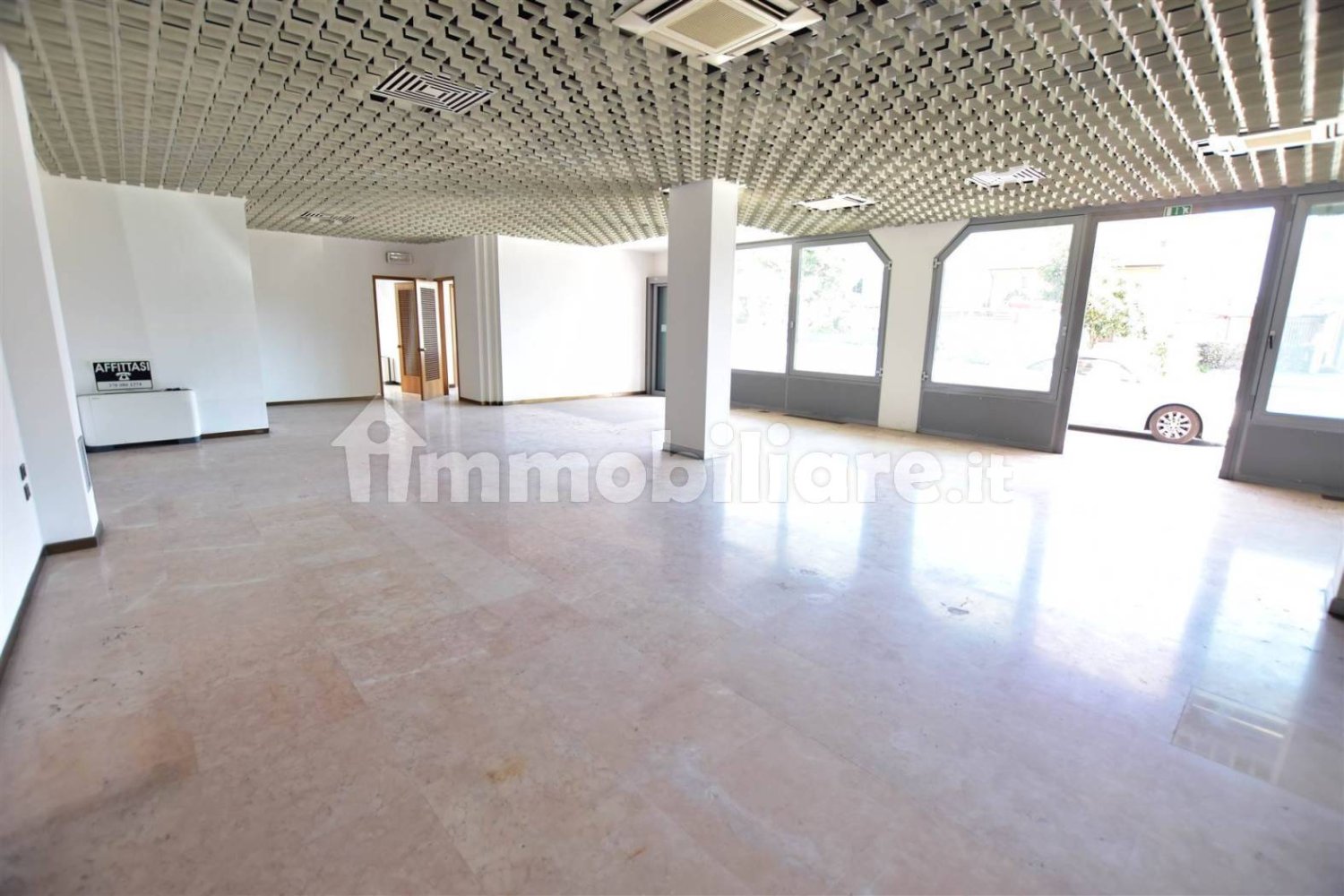 5 rooms Office in San Donà di Piave, Italy No. 339205