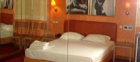 2200m² Townhouse in Glyfada, Greece No. 6523 8