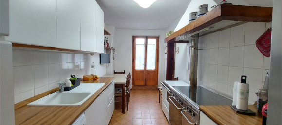 3 bedrooms House in Vernio, Italy No. 152709 12