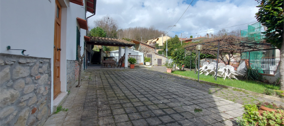 3 bedrooms House in Vernio, Italy No. 152709 3