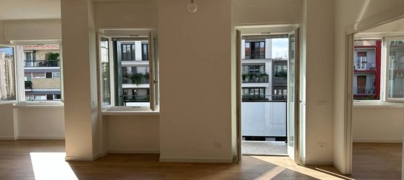 3 bedrooms Apartment in Milan, Italy No. 313937 2