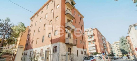 2-salle Appartement à Bologna, Italy No. 35326 31