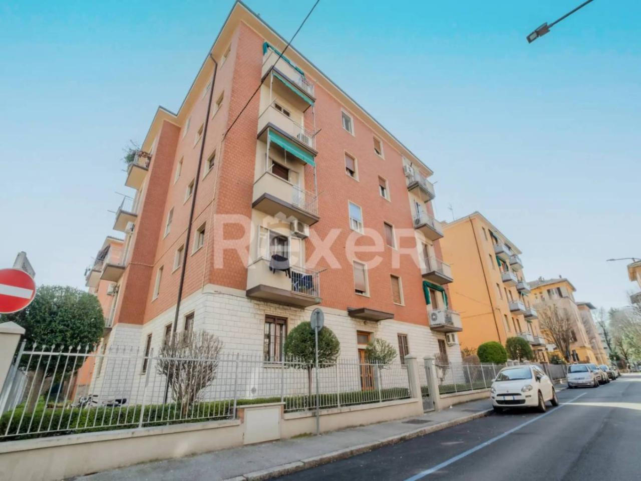 2-salle Appartement à Bologna, Italy No. 35326