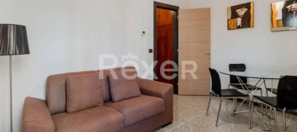 2-salle Appartement à Bologna, Italy No. 35326 3