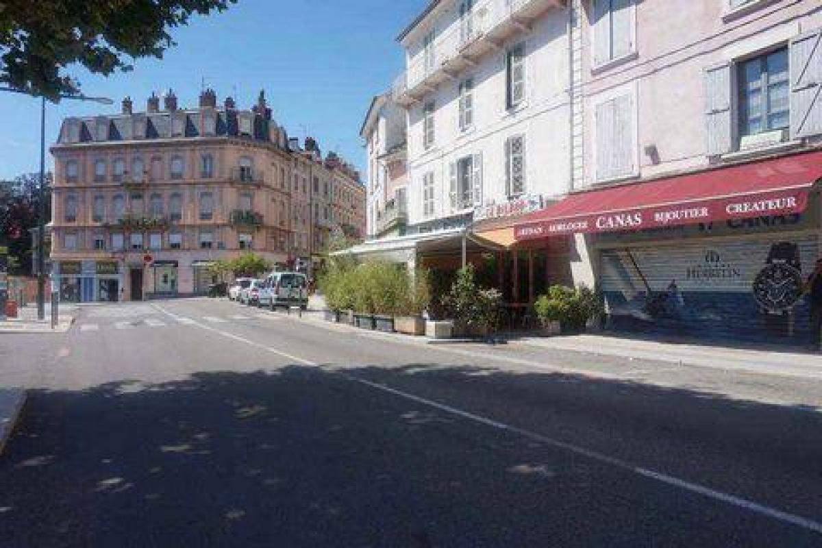 Büro in Voiron, France 5309m², Nr. 21059