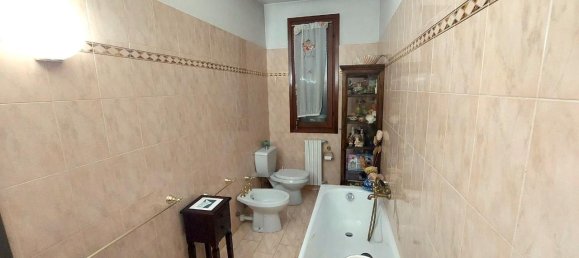 Вилла с 6 комнатами в Прато, Италия № 8611 19