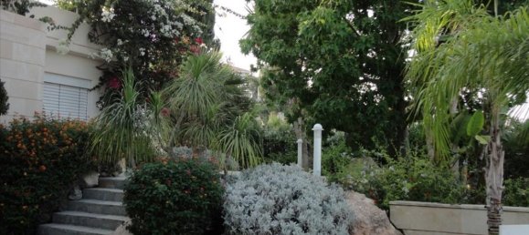 4 bedrooms Villa in Limassol, Cyprus No. 2063 14