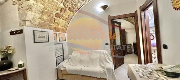 Квартира с 2 комнатами в Сиракузы, Италия № 299576 6