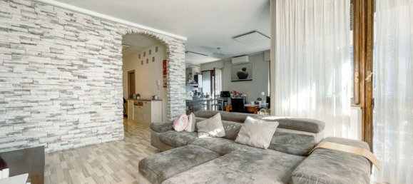 4 bedrooms Apartment in Omegna, Italy No. 107428 8