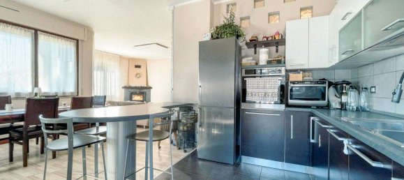 4 bedrooms Apartment in Omegna, Italy No. 107428 3