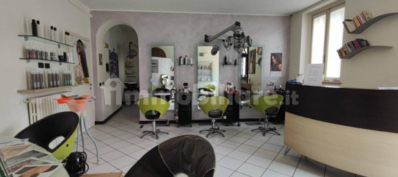 Imóvel comercial de 3 divisões em Fagnano Olona, Italy N.º 361439 3