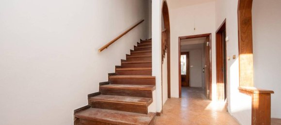 Casa de 7 habitaciónes en Quarrata, Italy No. 25770 3