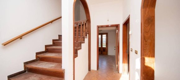 Casa de 7 habitaciónes en Quarrata, Italy No. 25770 8