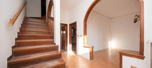 Casa de 7 habitaciónes en Quarrata, Italy No. 25770 4