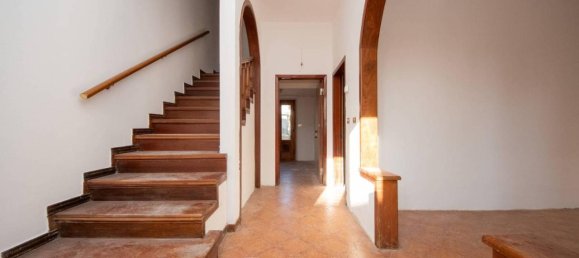 Casa de 7 habitaciónes en Quarrata, Italy No. 25770 2