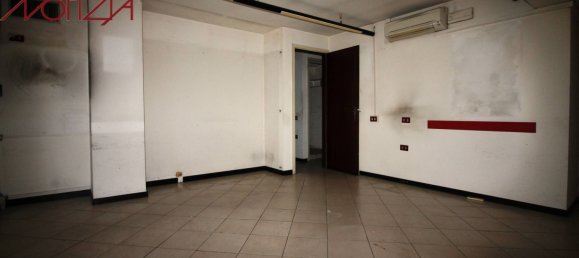 3-Zimmer Gewerbliche Immobilie in Lucca, Italy, Nr. 64891 13