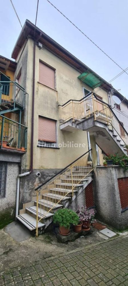 3 bedrooms Apartment in Lumarzo, Italy No. 307446