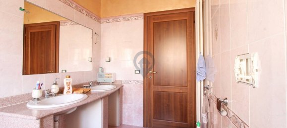 Дом с 6 комнатами в Джулианова, Италия № 179587 21