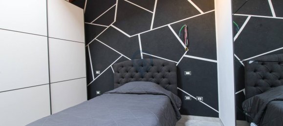 Дом с 6 комнатами в Джулианова, Италия № 179587 20