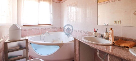 Дом с 6 комнатами в Джулианова, Италия № 179587 22