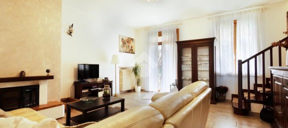3 bedrooms Villa in Medesano, Italy No. 356133 2