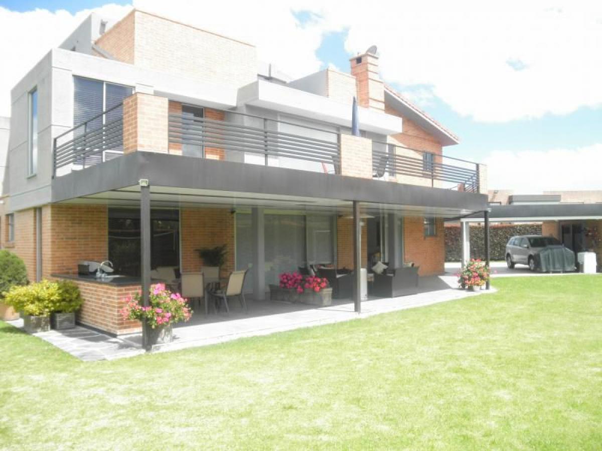 Casa de 4 dormitorios en Bogotá, Colombia No. 14829