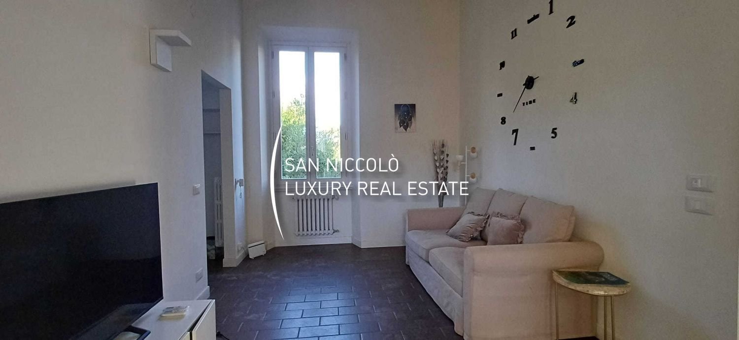 4 rooms Apartment in Florence, Italy No. 213189
