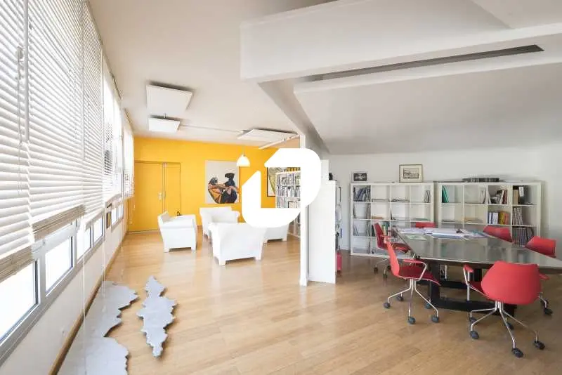 290m² Office in Ivry-sur-Seine, France No. 346118